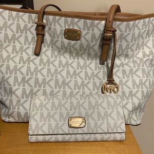 Women’s MK Large Tote and Wallet set
